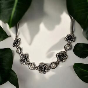 Pretty Floral Statement necklace